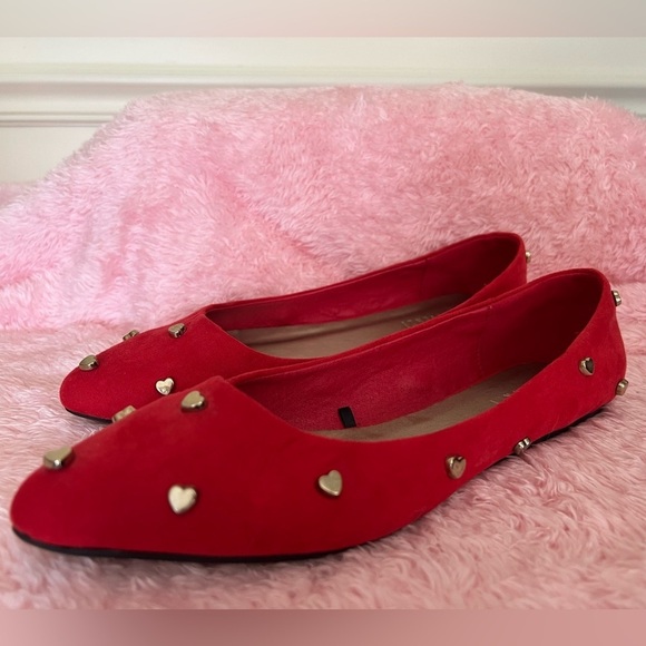 🎉HP🎉Forever 21 Red Velvet Gold Heart Studded Flats Size 10 - Picture 4 of 15